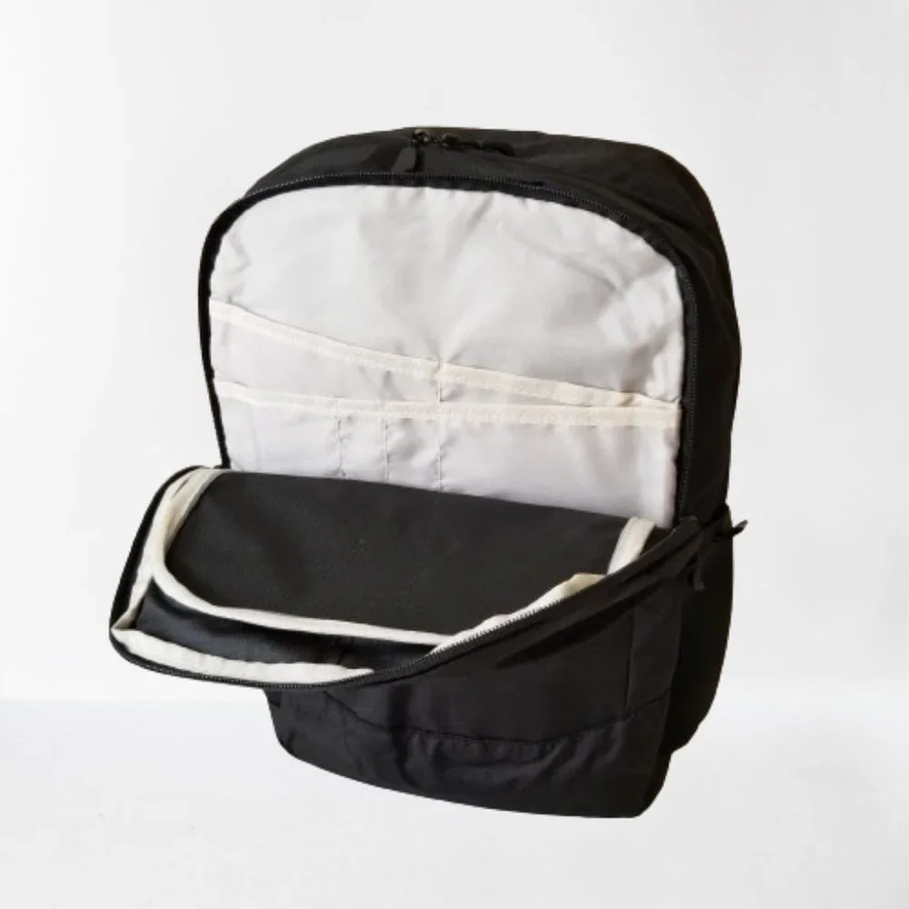 NWT! High Sierra Backpack with Laptop Divider/Bottle Pockets/Padded Back - Picture 3 of 11